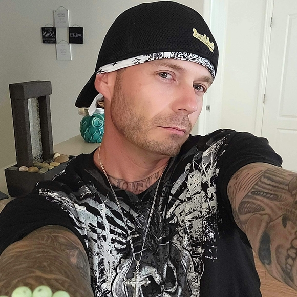 Gr8Hou$e of Kustum Kickz - Picture 5 of 8